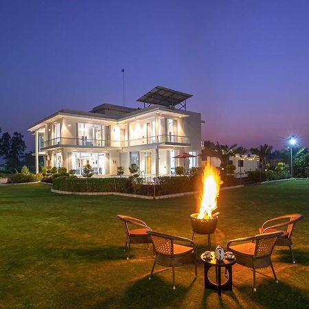 Stayvista At Le Blanc Escape W Outdoor Pool Sohna Exterior photo