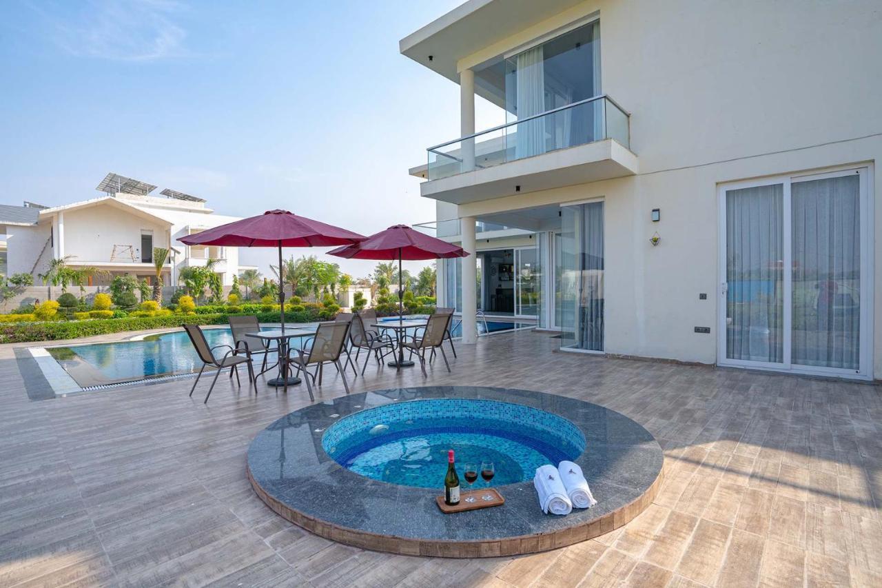 Stayvista At Le Blanc Escape W Outdoor Pool Sohna Exterior photo