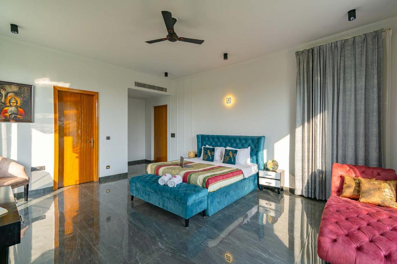 Stayvista At Le Blanc Escape W Outdoor Pool Sohna Exterior photo