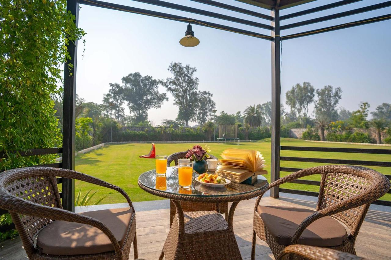 Stayvista At Le Blanc Escape W Outdoor Pool Sohna Exterior photo