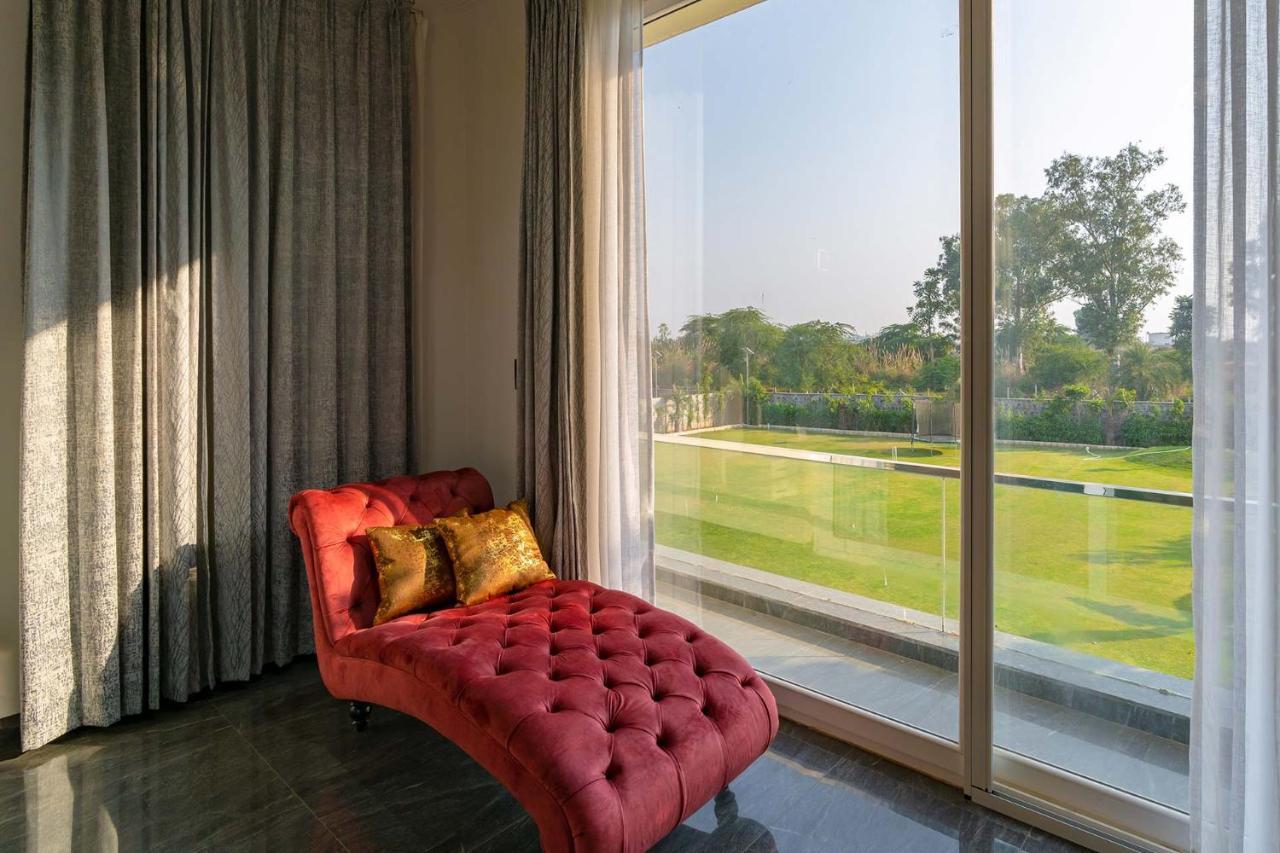 Stayvista At Le Blanc Escape W Outdoor Pool Sohna Exterior photo