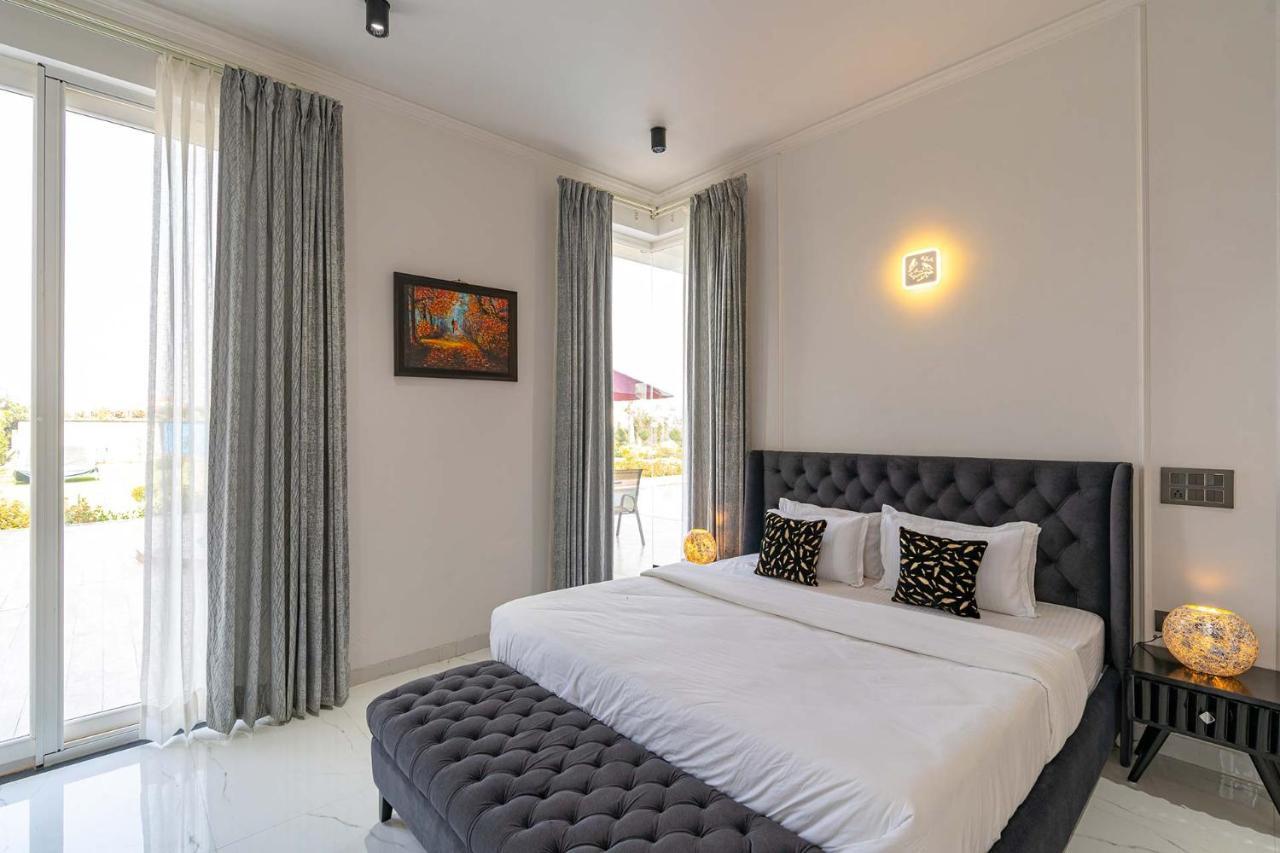 Stayvista At Le Blanc Escape W Outdoor Pool Sohna Exterior photo