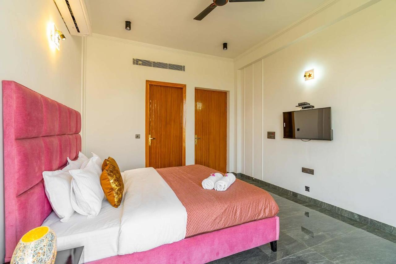 Stayvista At Le Blanc Escape W Outdoor Pool Sohna Exterior photo
