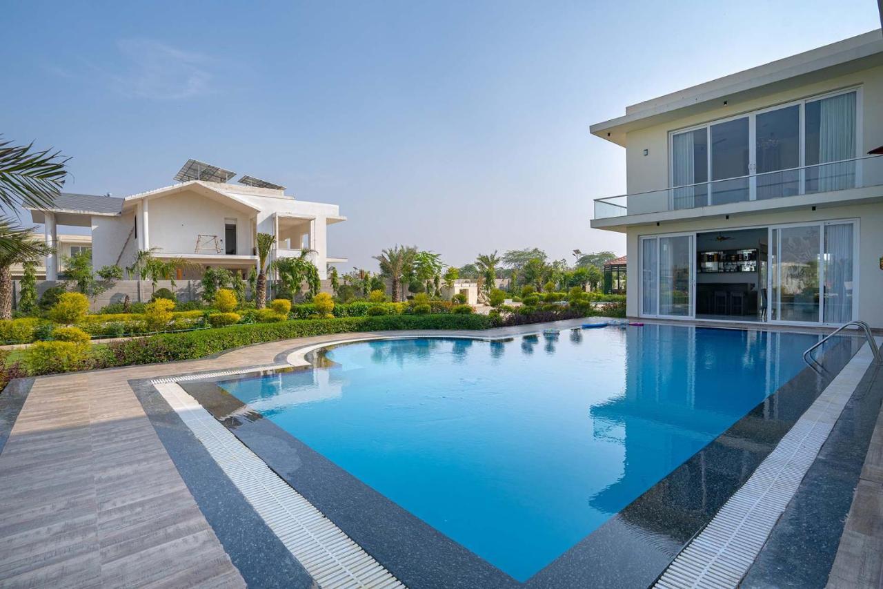 Stayvista At Le Blanc Escape W Outdoor Pool Sohna Exterior photo